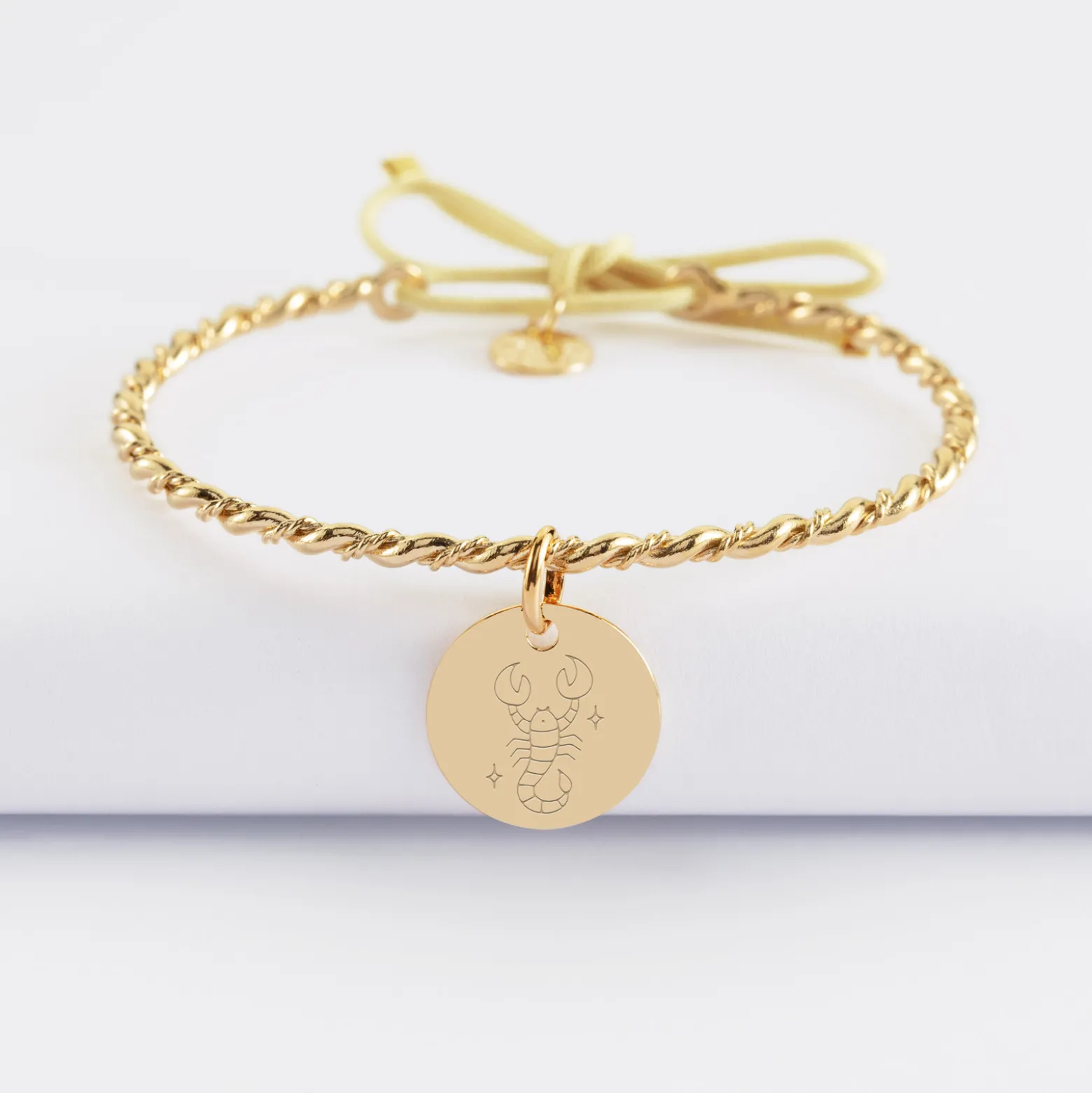 Bracelet personnalisé jonc tressé plaqué or et cordon médaille gravée 15 mm