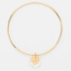 Bracelet personnalisé jonc plaqué or médaille gravée 10 mm et breloque nacre 15 mm