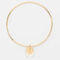 Bracelet personnalisé jonc plaqué or médaille gravée 10 mm et breloque nacre 15 mm