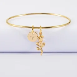 Bracelet personnalisé jonc plaqué or médaille gravée 10 mm et breloque rose 19 mm