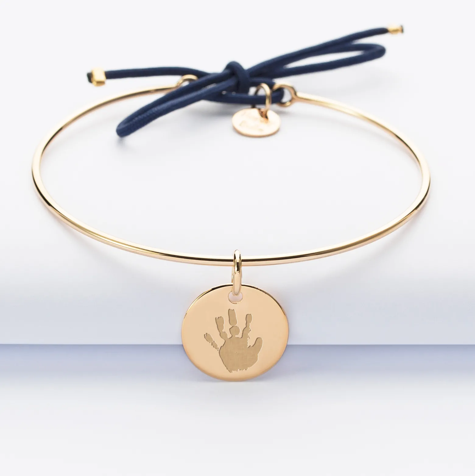 Bracelet personnalisé jonc plaqué or et cordon médaille gravée 15 mm