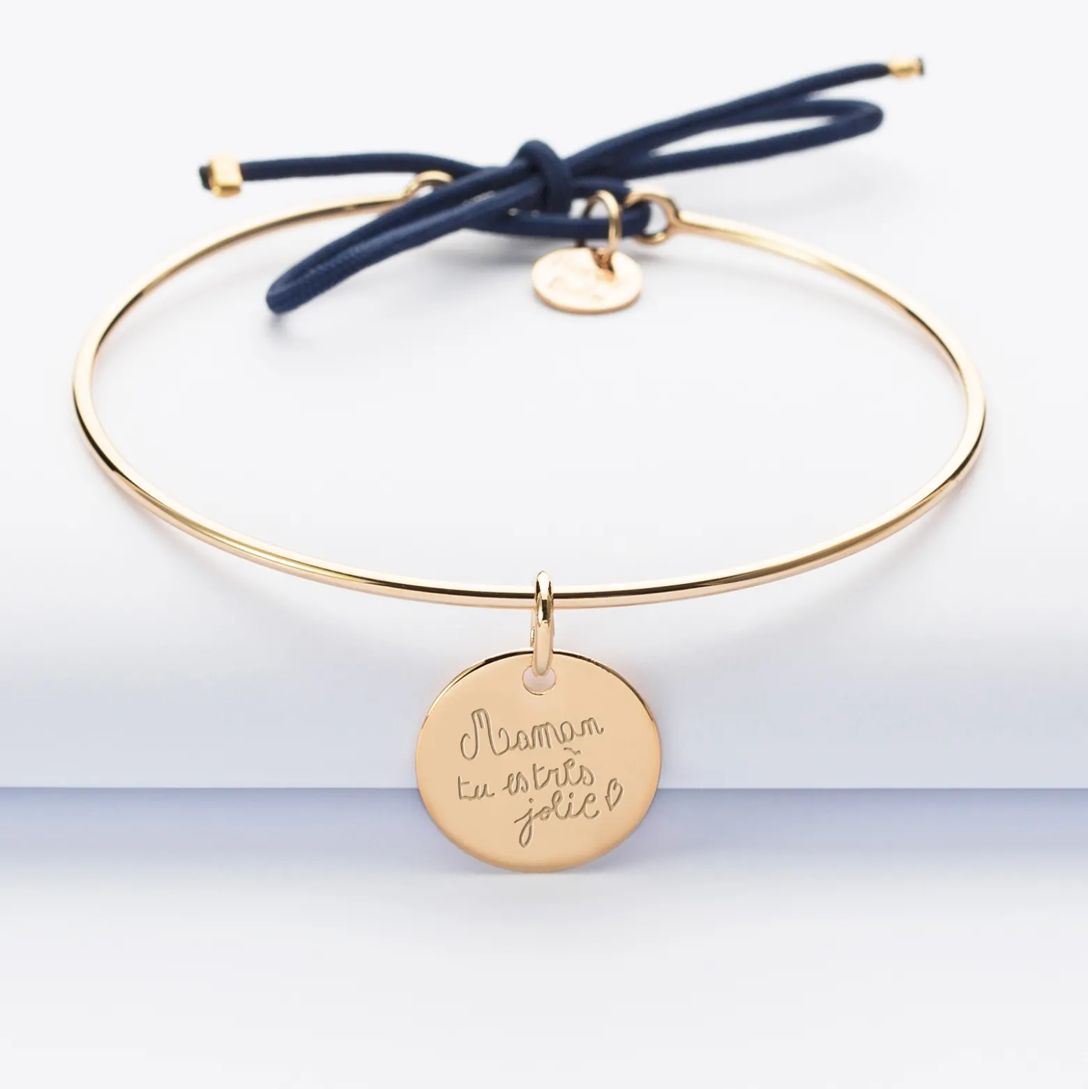Bracelet personnalisé jonc plaqué or et cordon médaille gravée 15 mm