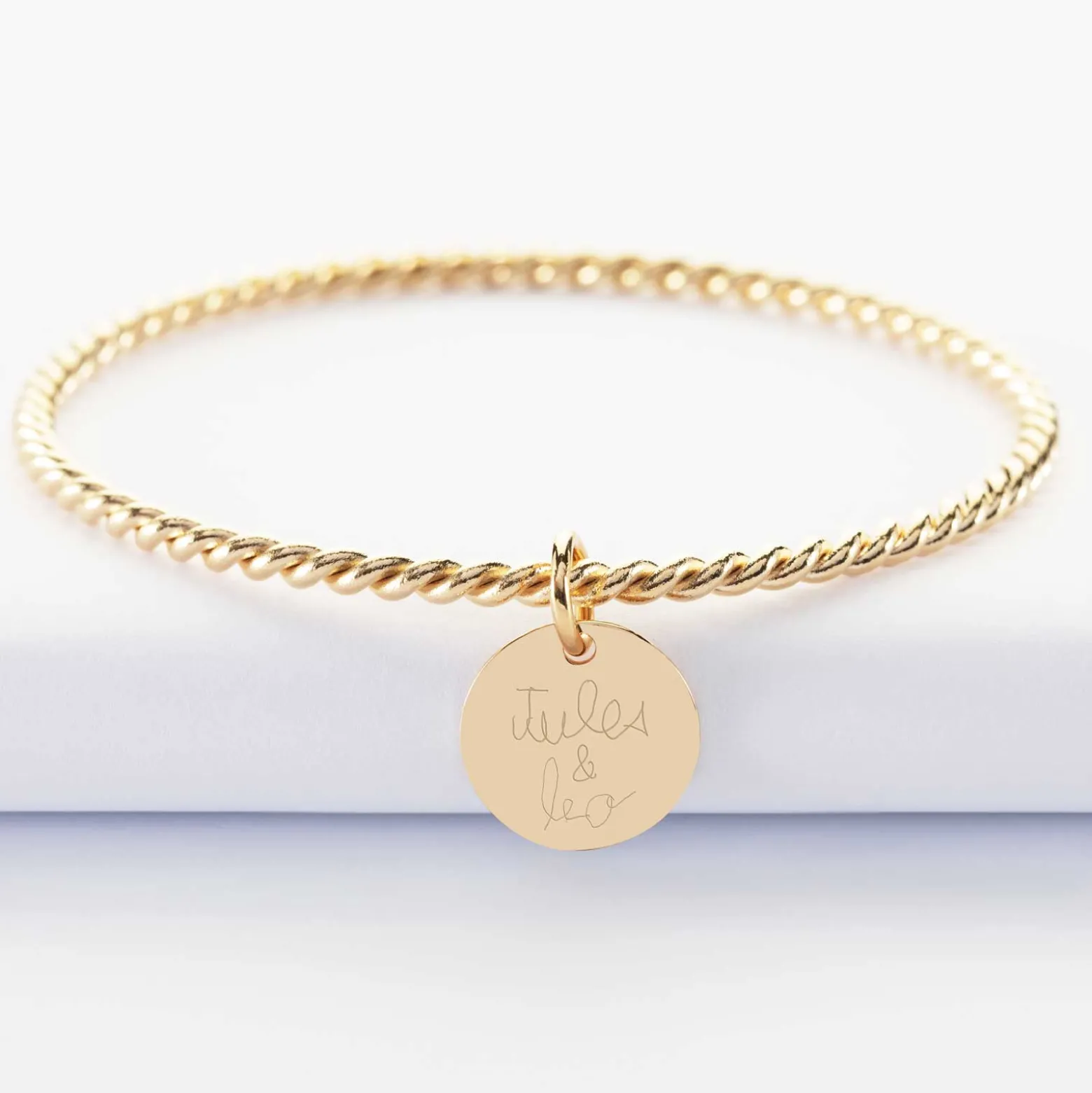 Bracelet personnalisé jonc torsadé plaqué or médaille gravée 15 mm