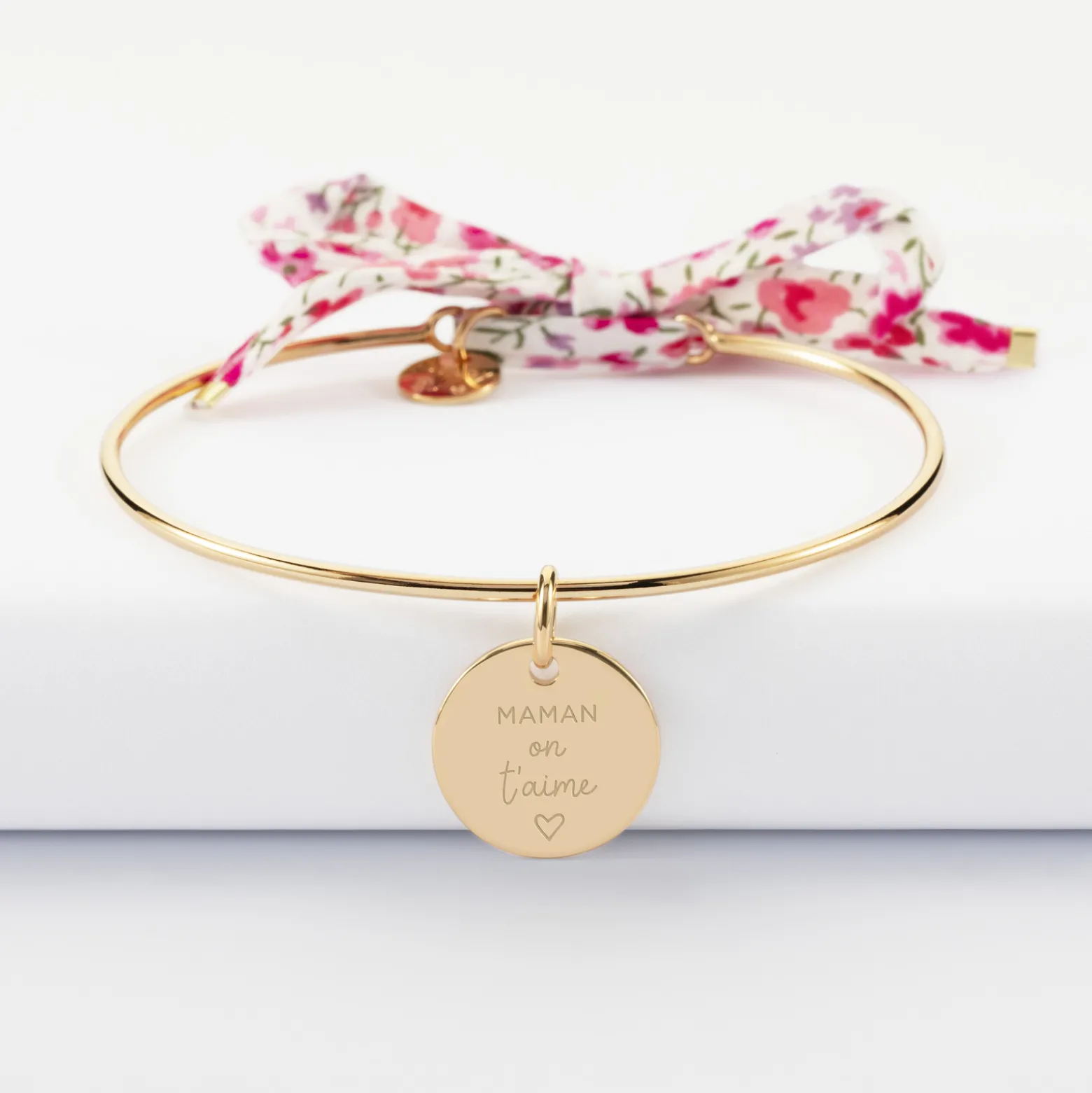 Bracelet personnalisé jonc plaqué or et cordon Liberty médaille martelée gravée 15 mm