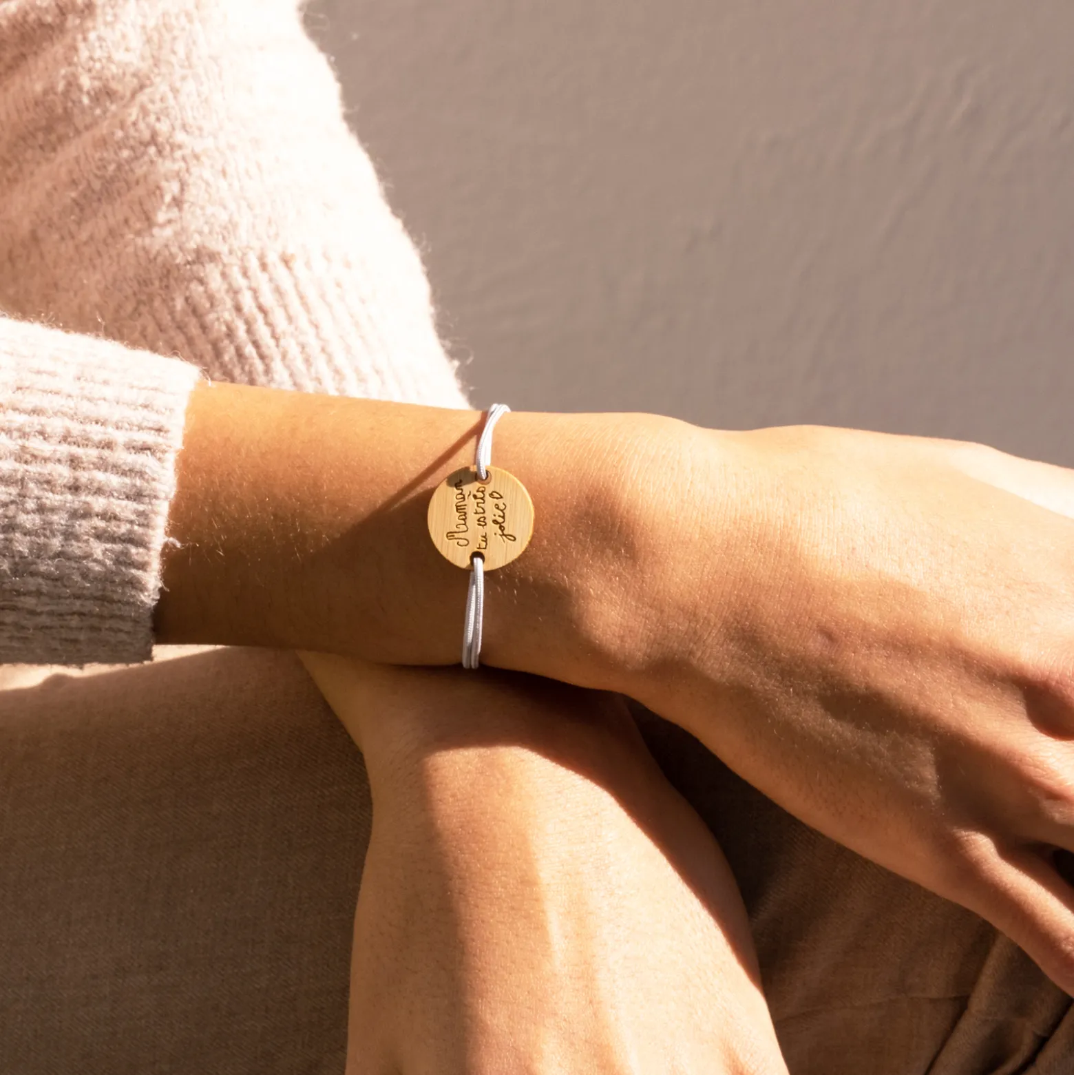 Bracelet personnalisé médaille gravée bois ronde 2 trous 21 mm