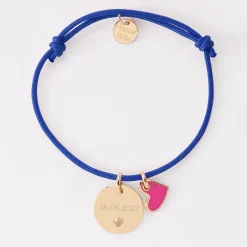 Bracelet personnalisé médaille gravée plaqué or 15 mm et breloque coeur email 10 mm