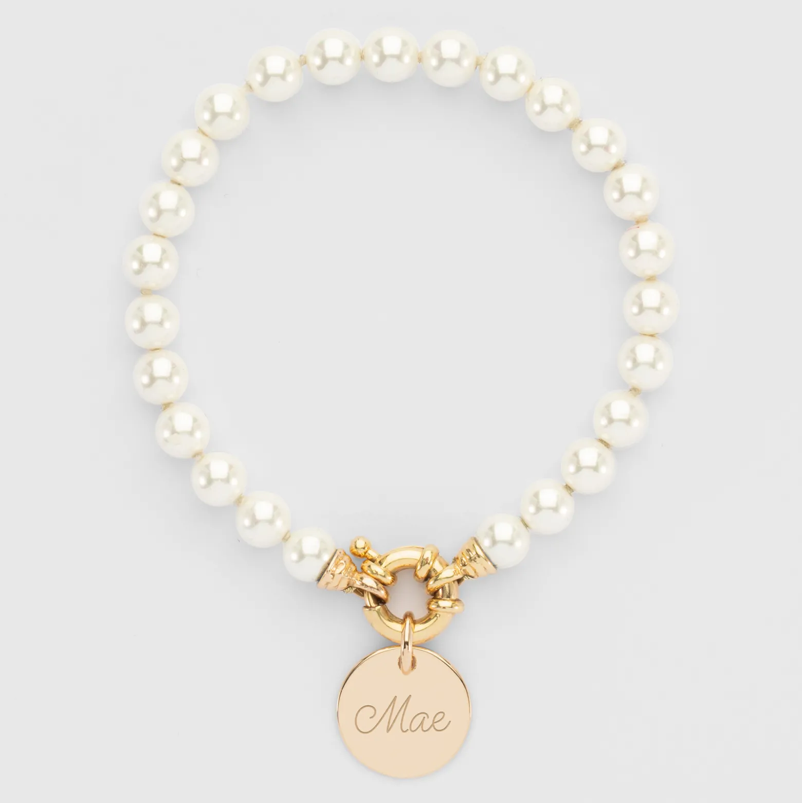 Bracelet personnalisé perles de Majorque fermoir marin médaille gravée plaqué or 15 mm