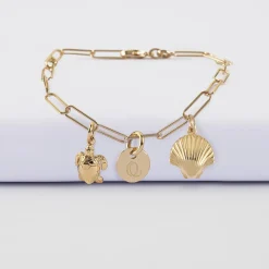 Bracelet personnalisé petites mailles médaille gravée plaqué or 10 mm et breloque(s) summer - à composer