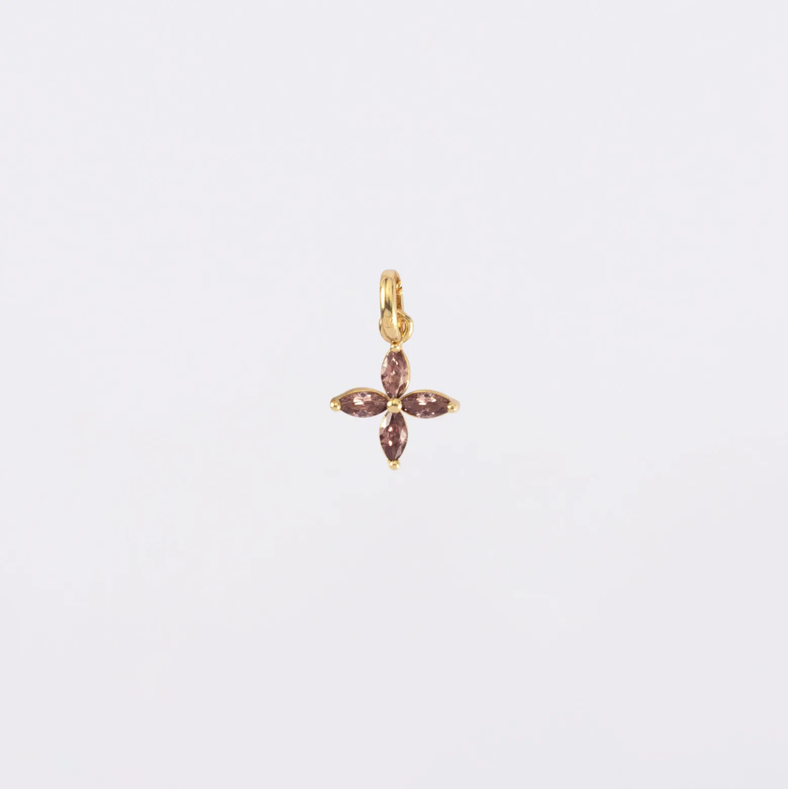 Breloque fleur pétales zircons plaqué or 10 mm