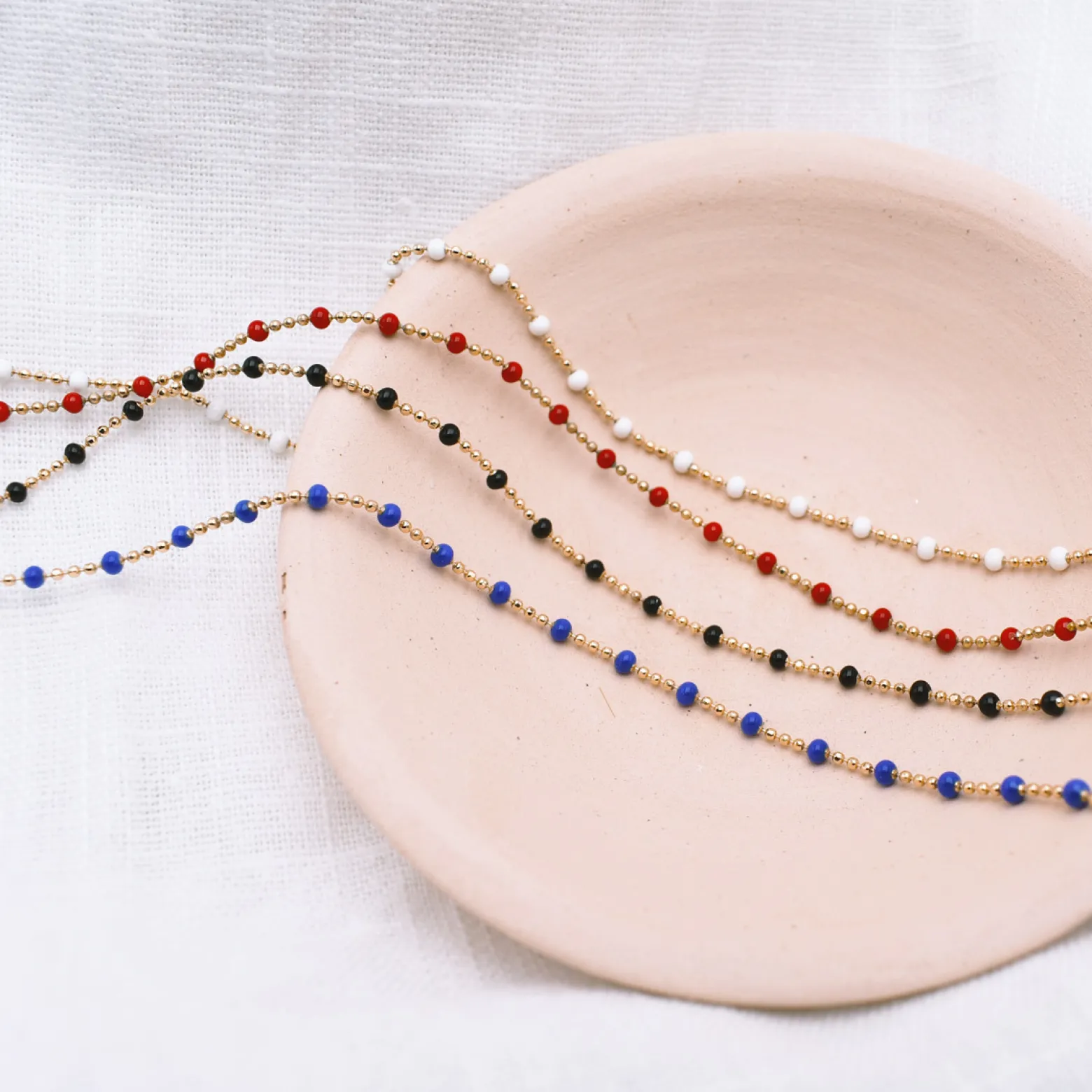 Chaîne plaqué or perles colorées