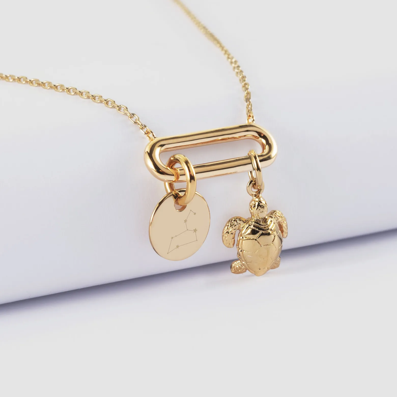 Collier chaîne ovale ouvert personnalisé médaille gravée plaqué or 10 mm et breloque(s) summer - à composer
