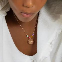 Collier enfant cœur email multicolore personnalisé médaille gravée plaqué or 15 mm