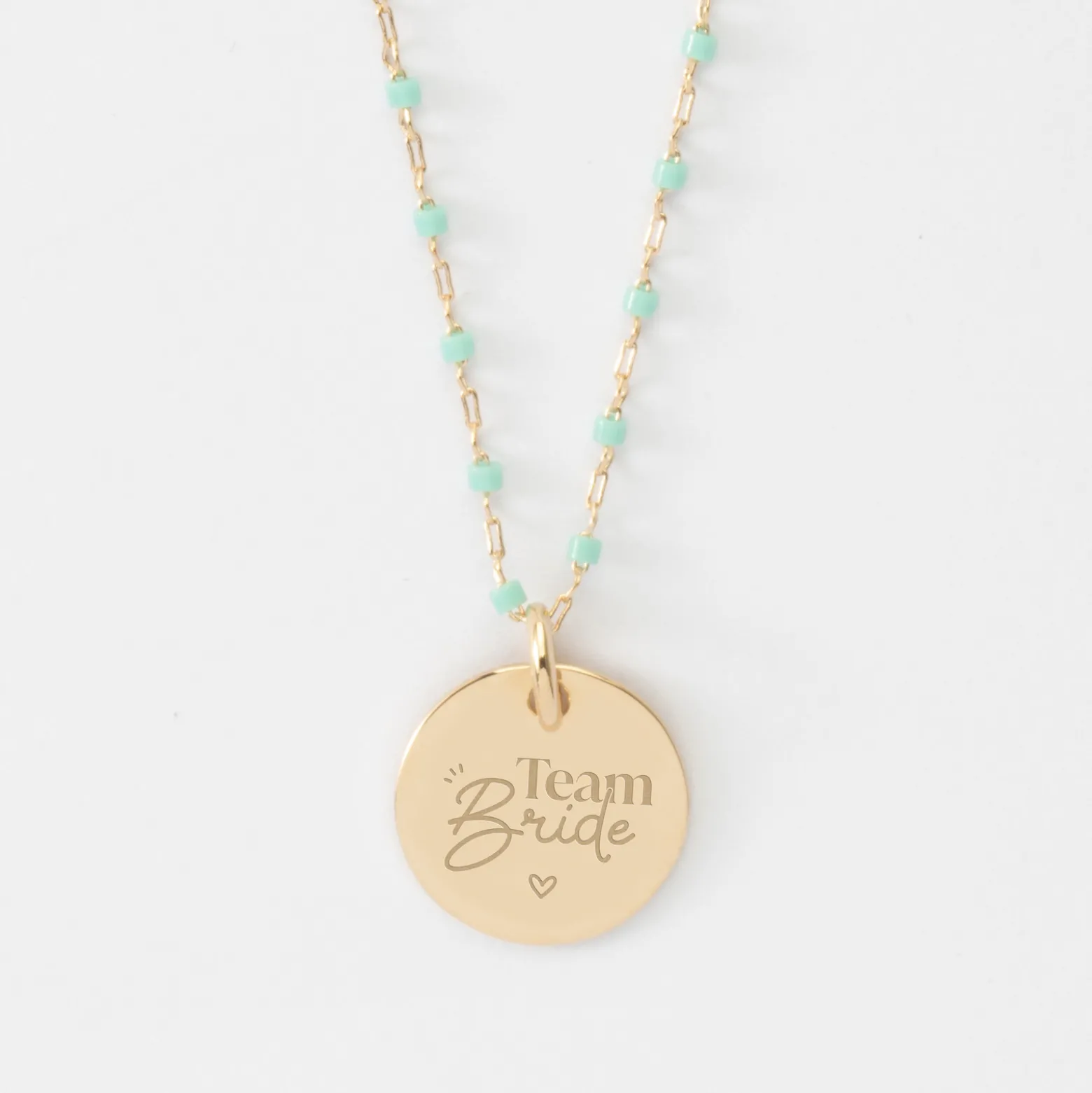 Collier EVJF perles Miyuki colorées personnalisé médaille gravée plaqué or 15 mm