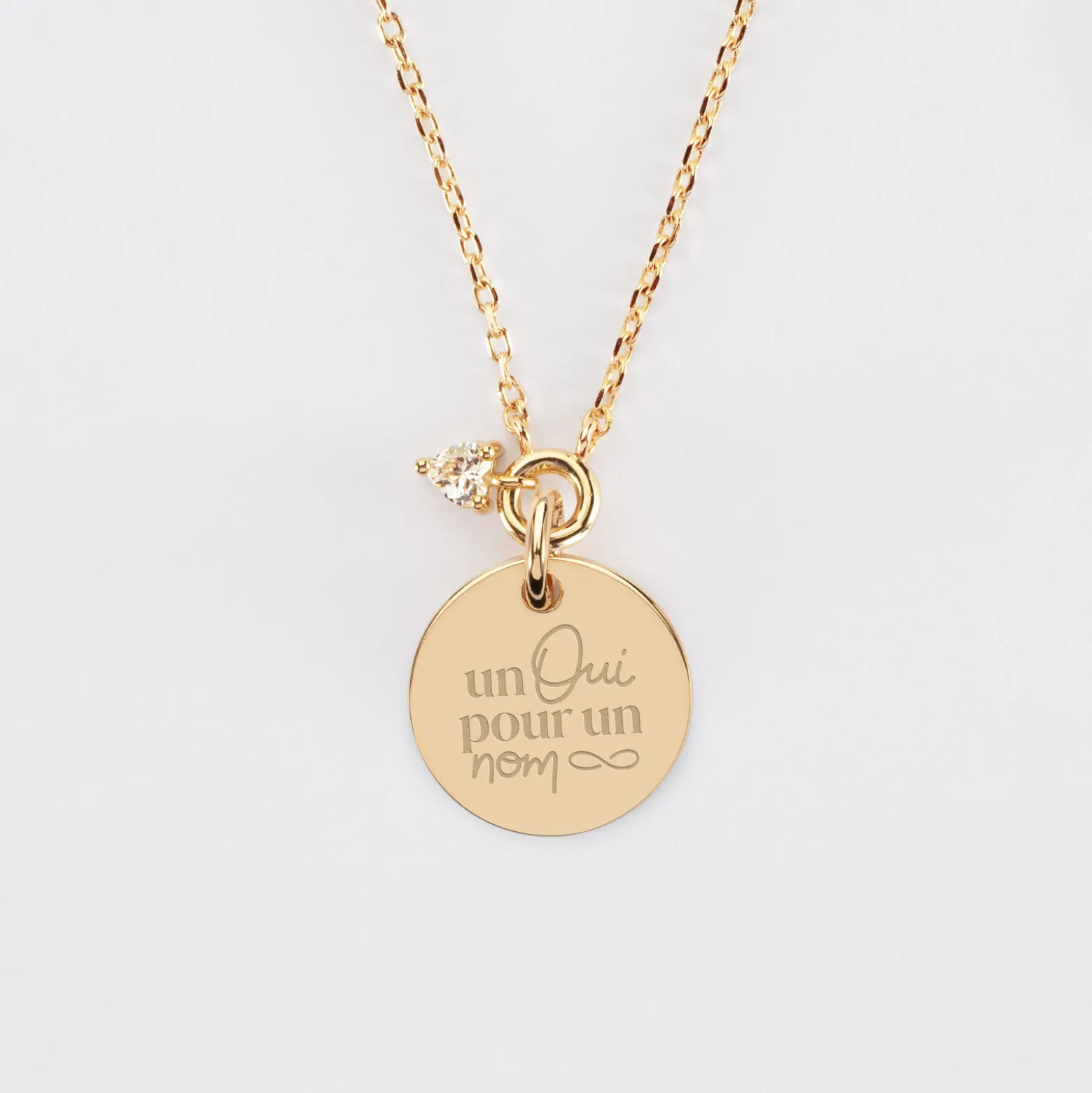 Collier mini coeur scintillant Mariée personnalisé médaille gravée plaqué or 15 mm