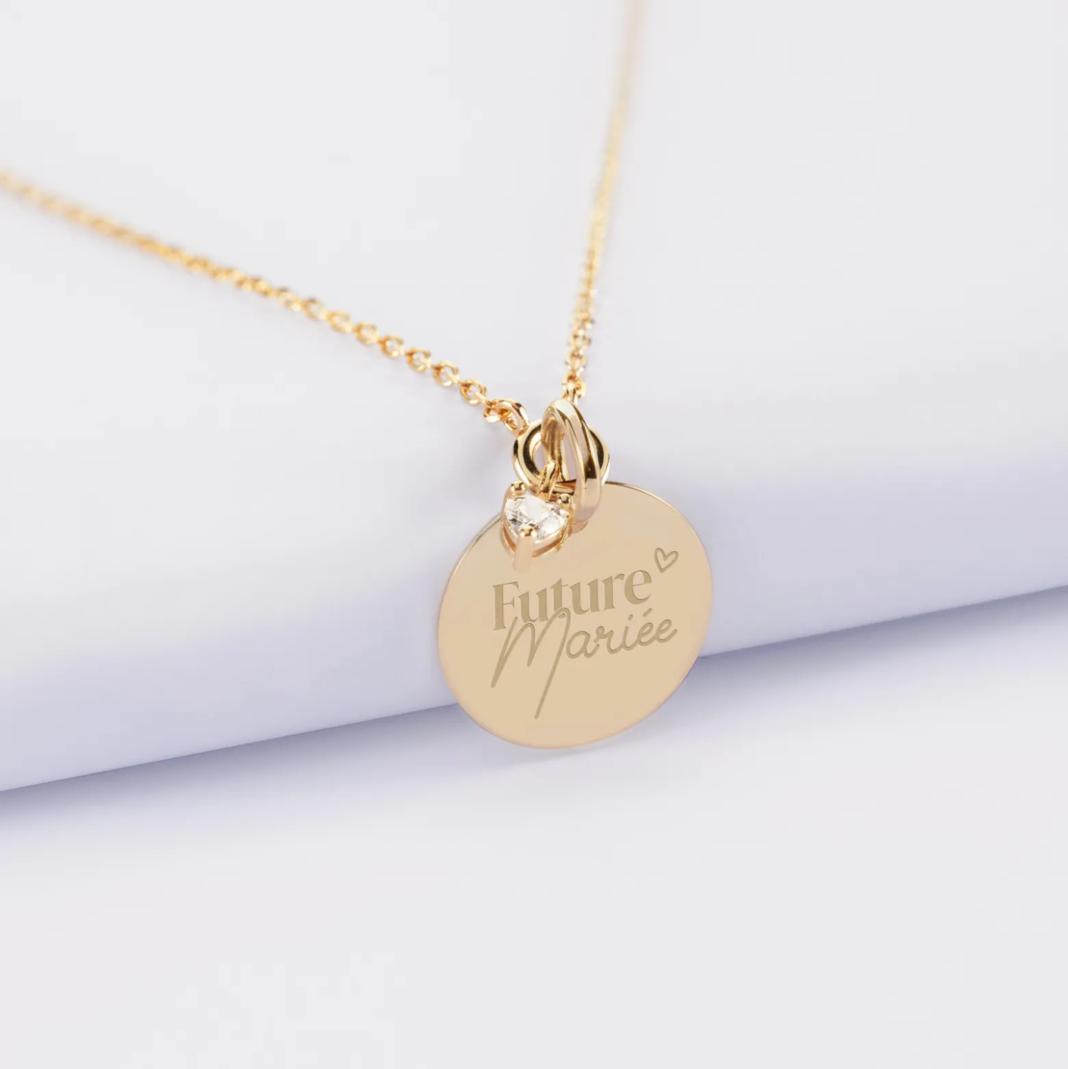 Collier mini coeur scintillant Mariée personnalisé médaille gravée plaqué or 15 mm