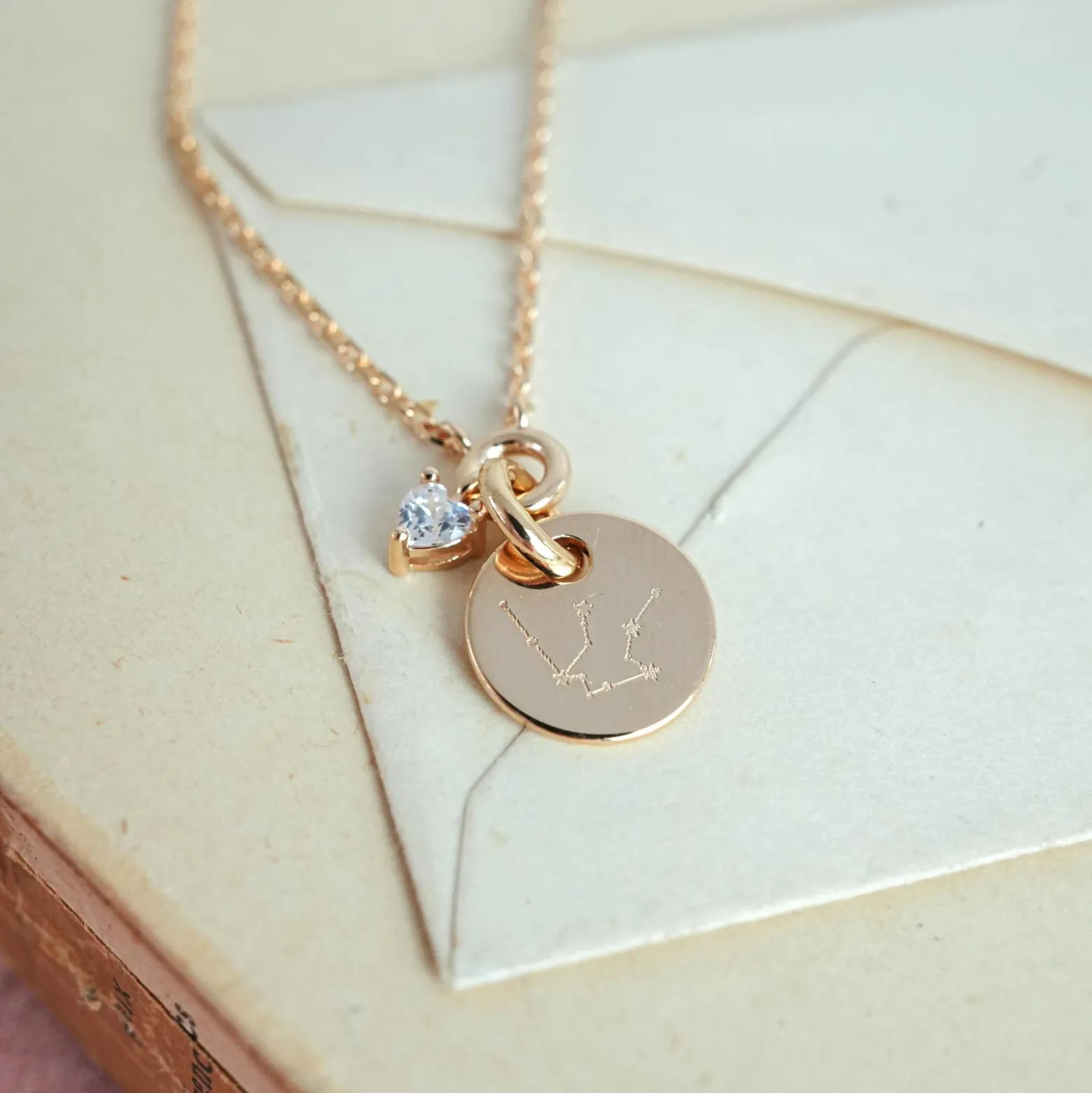 Collier mini coeur scintillant personnalisé médaille gravée plaqué or 10 mm