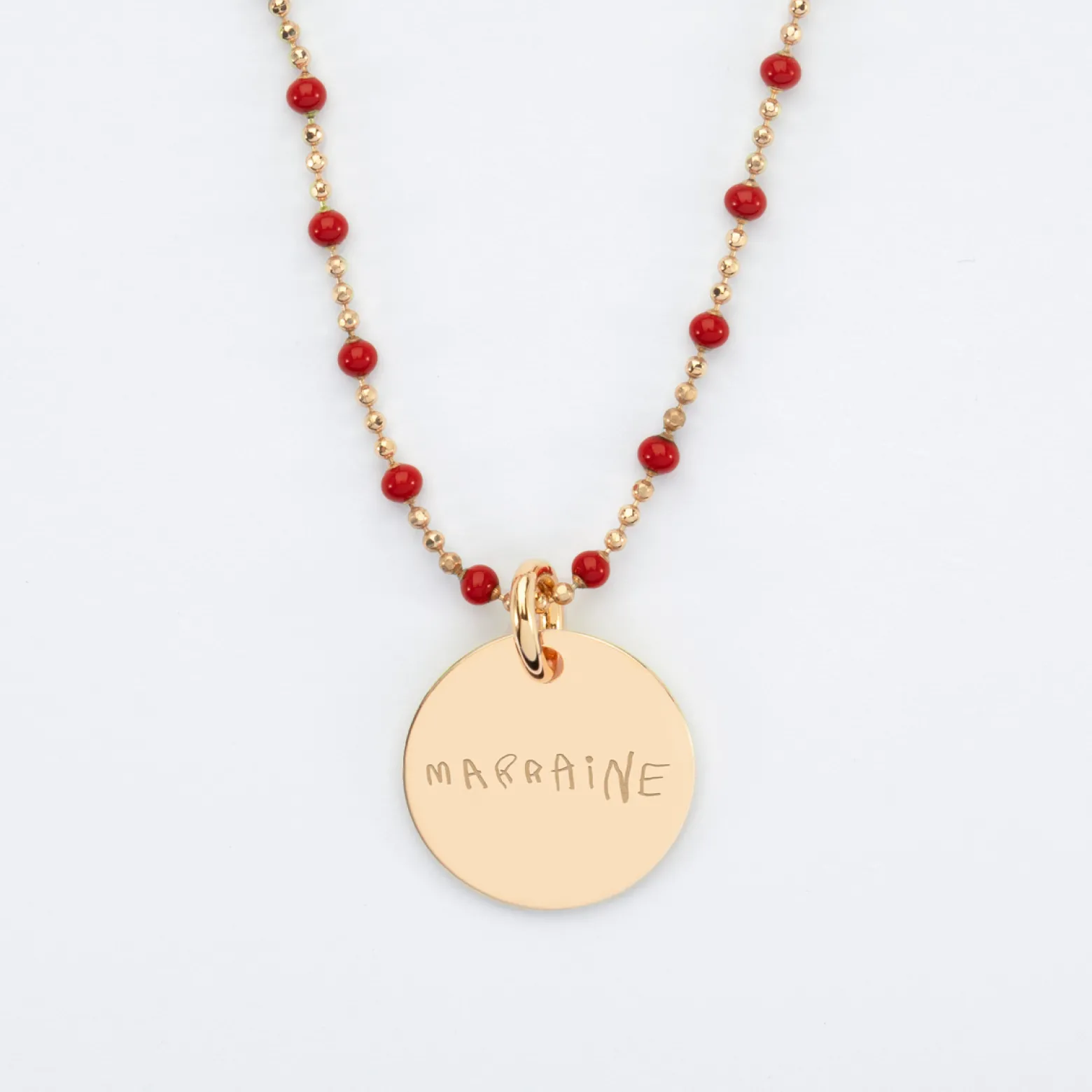 Collier perles colorées personnalisé médaille gravée plaqué or 15 mm