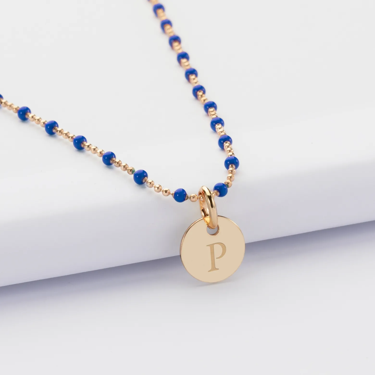Collier perles colorées personnalisé médaille gravée plaqué or 10 mm