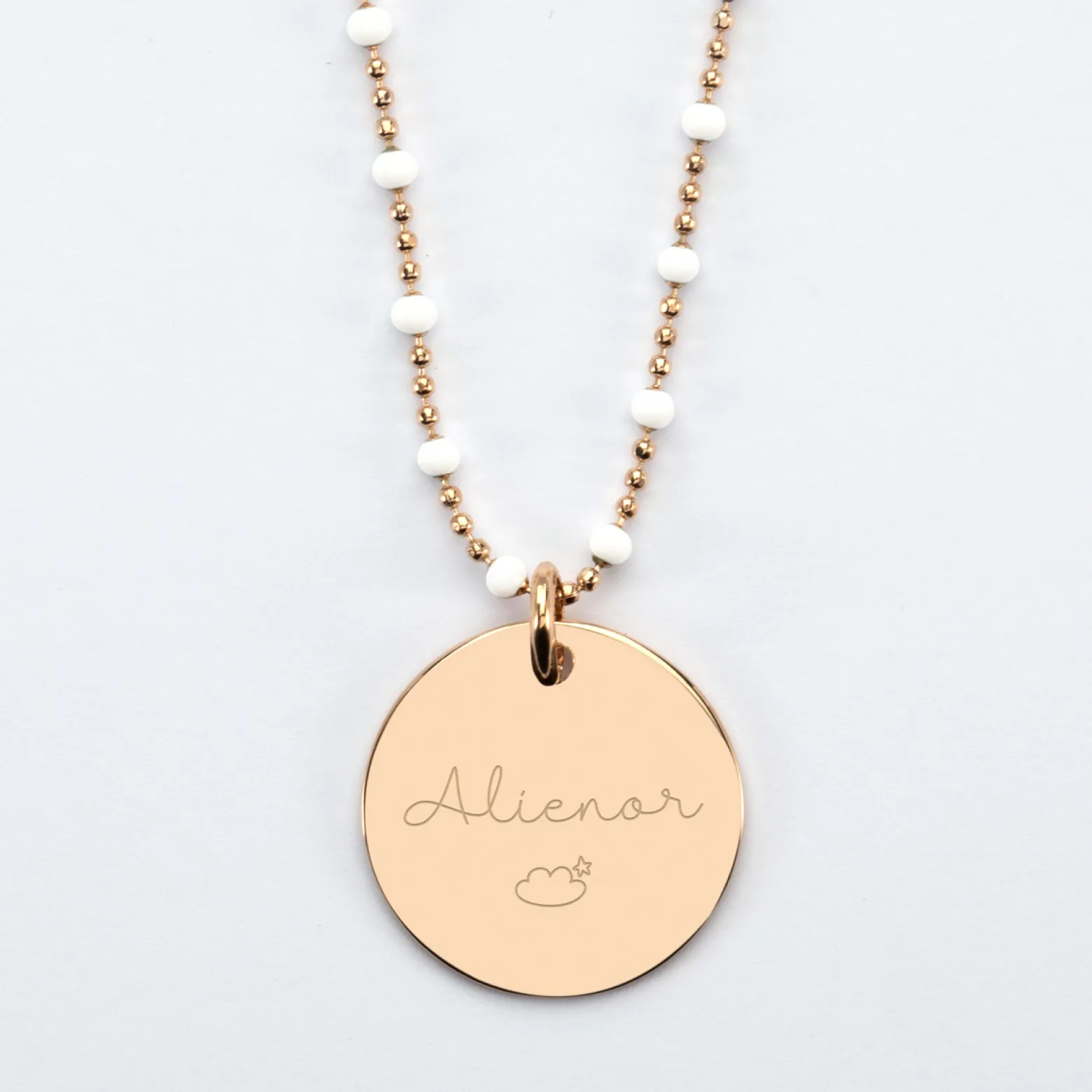 Collier perles colorées personnalisé médaille gravée plaqué or 19 mm