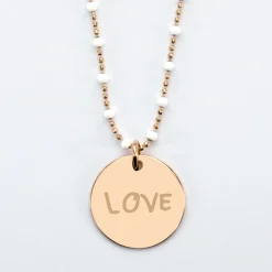 Collier perles colorées personnalisé médaille gravée plaqué or 19 mm