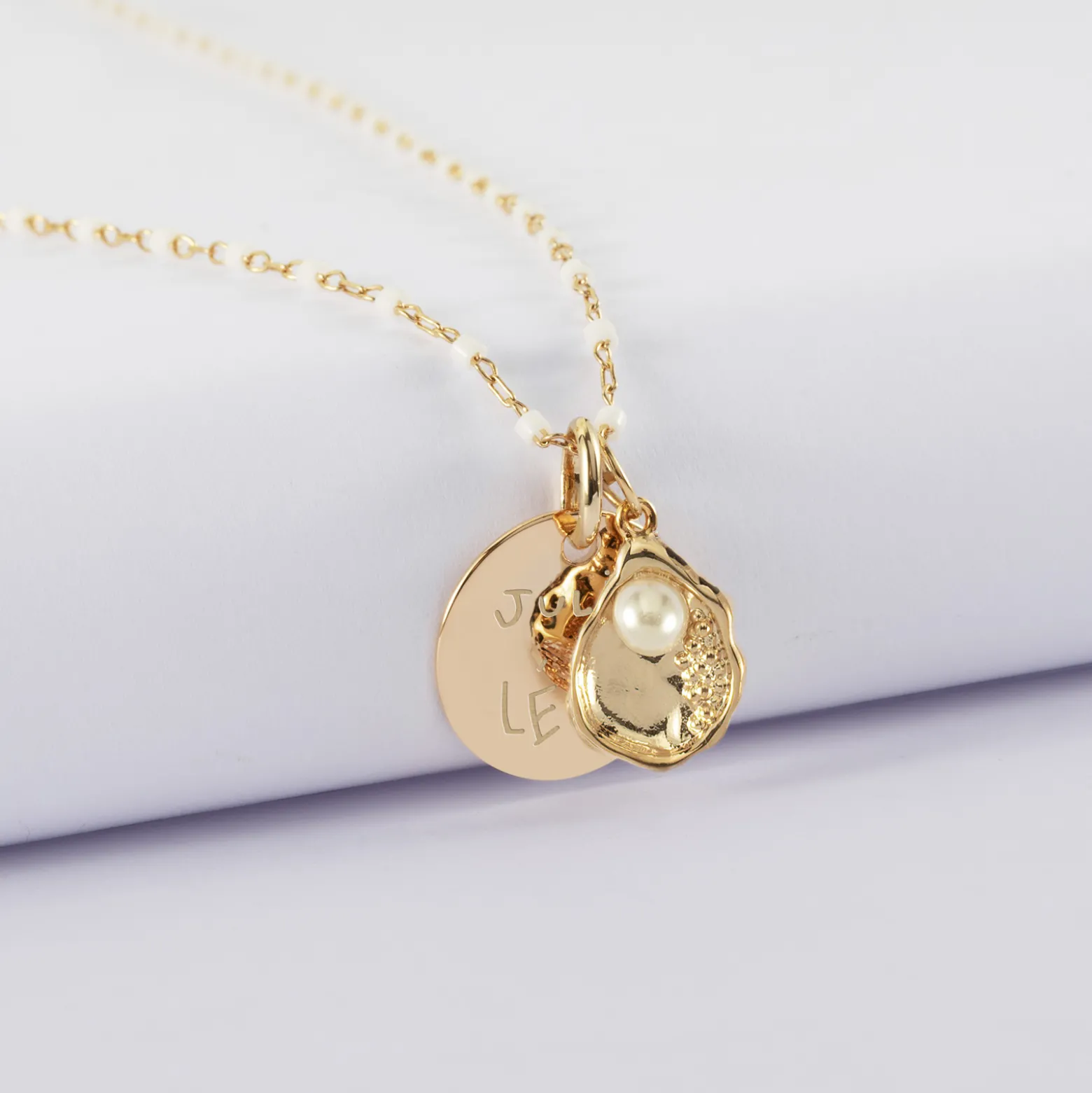 Collier perles Miyuki colorées personnalisé médaille gravée plaqué or 15 mm et breloque(s) summer - à composer