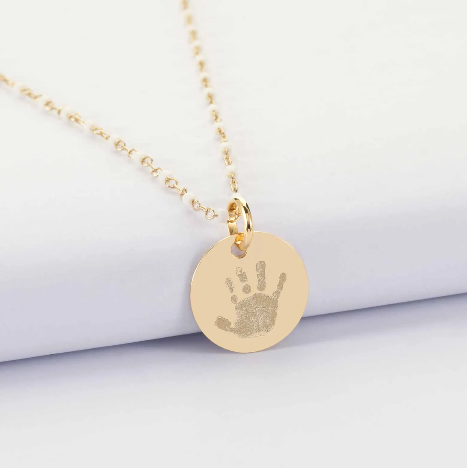 Collier perles Miyuki colorées personnalisé médaille gravée plaqué or 15 mm