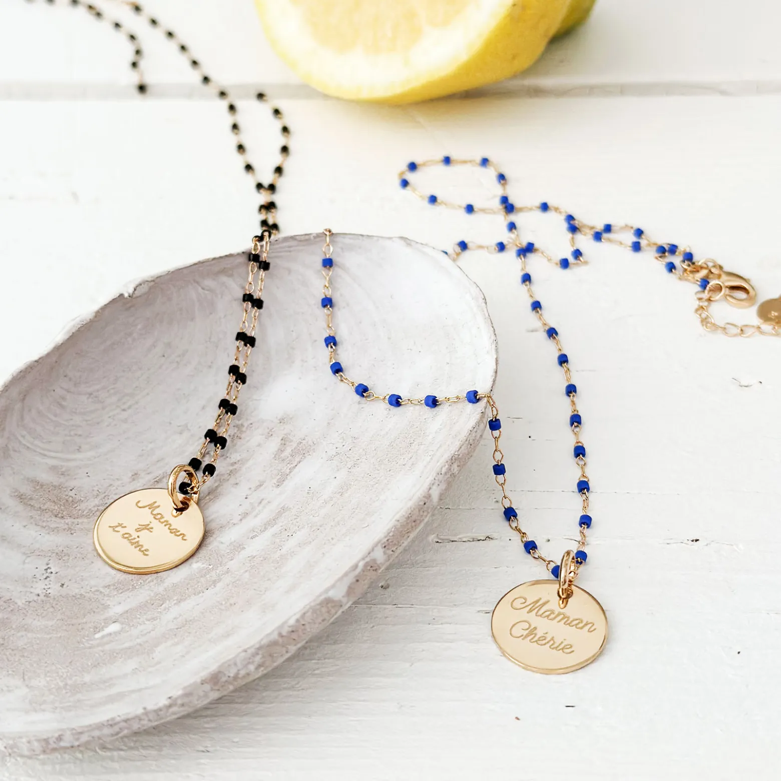 Collier perles Miyuki colorées personnalisé médaille gravée plaqué or 15 mm