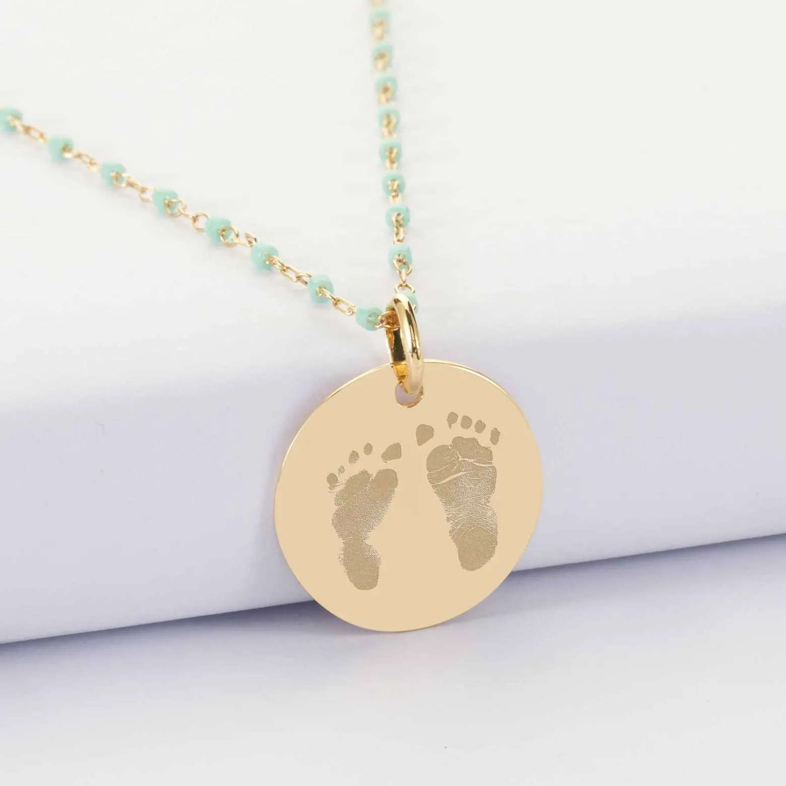 Collier perles Miyuki colorées personnalisé médaille gravée plaqué or 19 mm