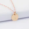 Collier perles Miyuki colorées personnalisé médaille gravée plaqué or coeur estampillé 15 mm - HappyBulle x Atelier Wagram