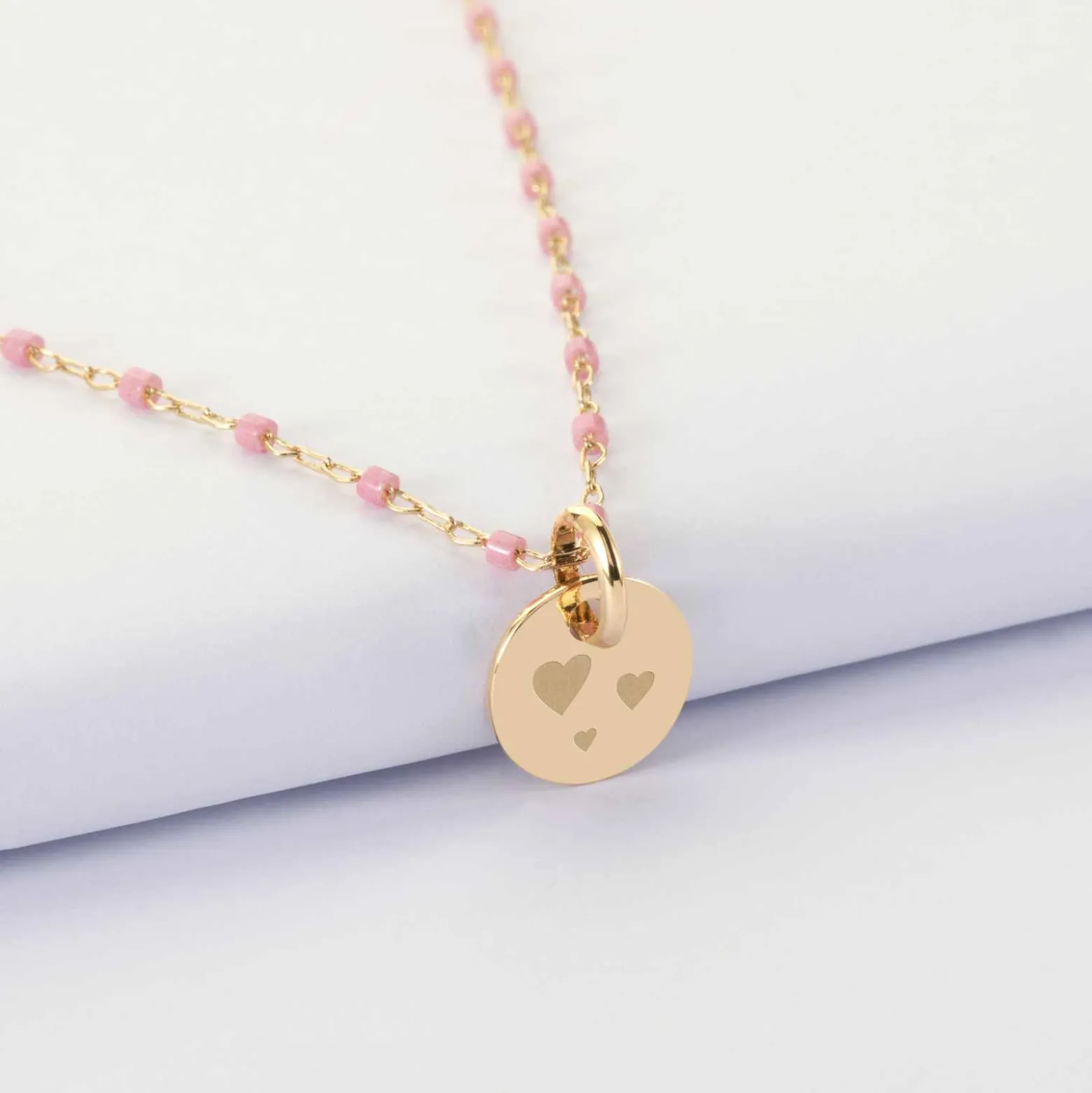 Collier perles Miyuki colorées personnalisé médaille gravée plaqué or 10 mm