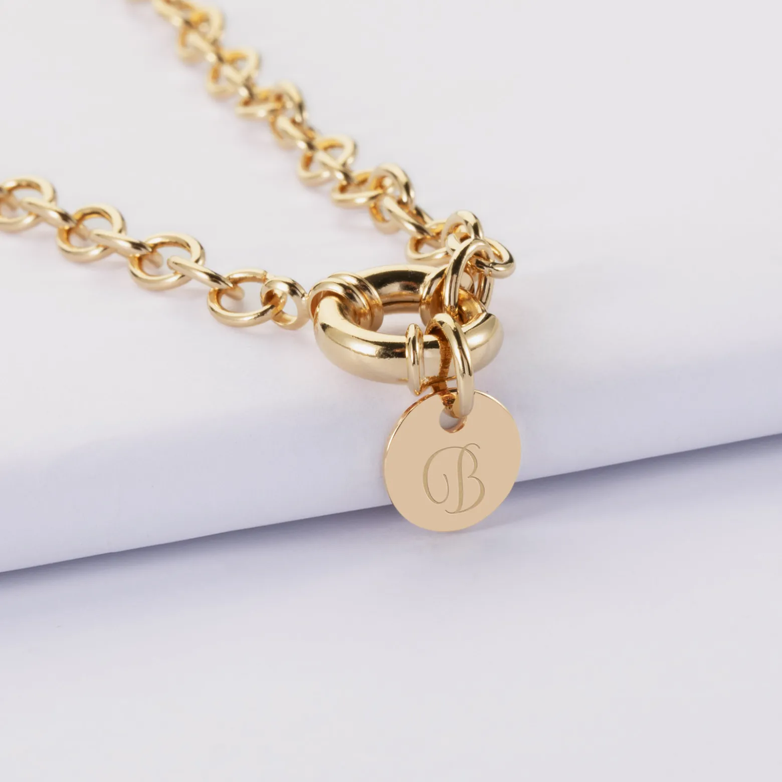 Collier personnalisé chaine fermoir marin médaille gravée plaqué or 10 mm
