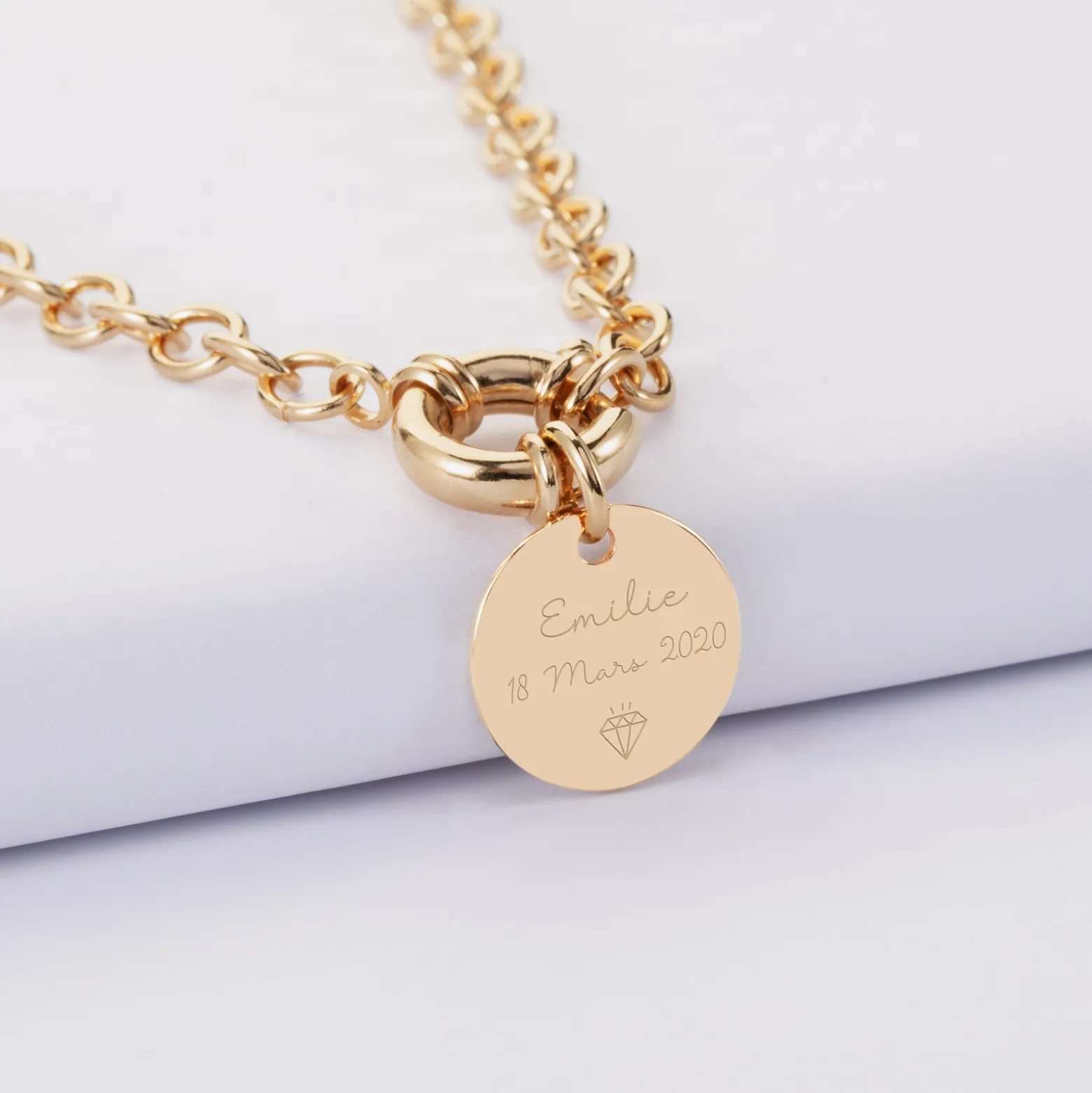 Collier personnalisé chaine fermoir marin médaille gravée plaqué or 15 mm