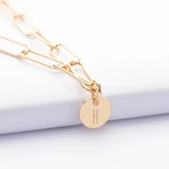 Collier personnalisé grandes mailles médaille gravée plaqué or 10 mm