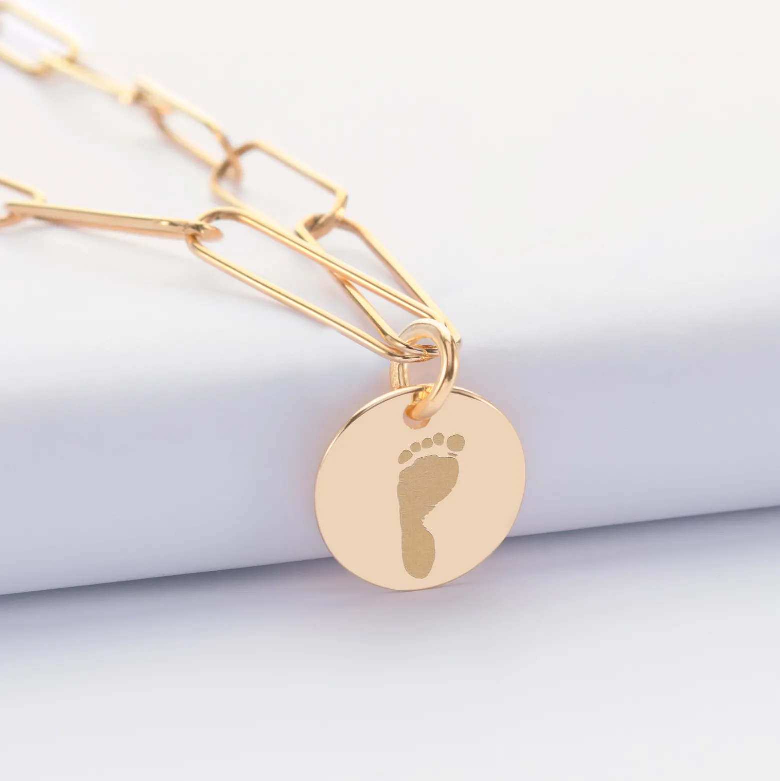 Collier personnalisé grandes mailles médaille gravée plaqué or 15 mm