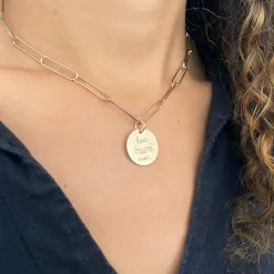 Collier personnalisé grandes mailles médaille gravée plaqué or 19 mm