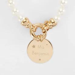 Collier personnalisé perles de Majorque fermoir marin médaille gravée plaqué or 19 mm