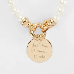 Collier personnalisé perles de Majorque fermoir marin médaille gravée plaqué or 19 mm