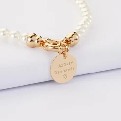 Collier personnalisé perles de Majorque fermoir marin médaille gravée plaqué or 15 mm
