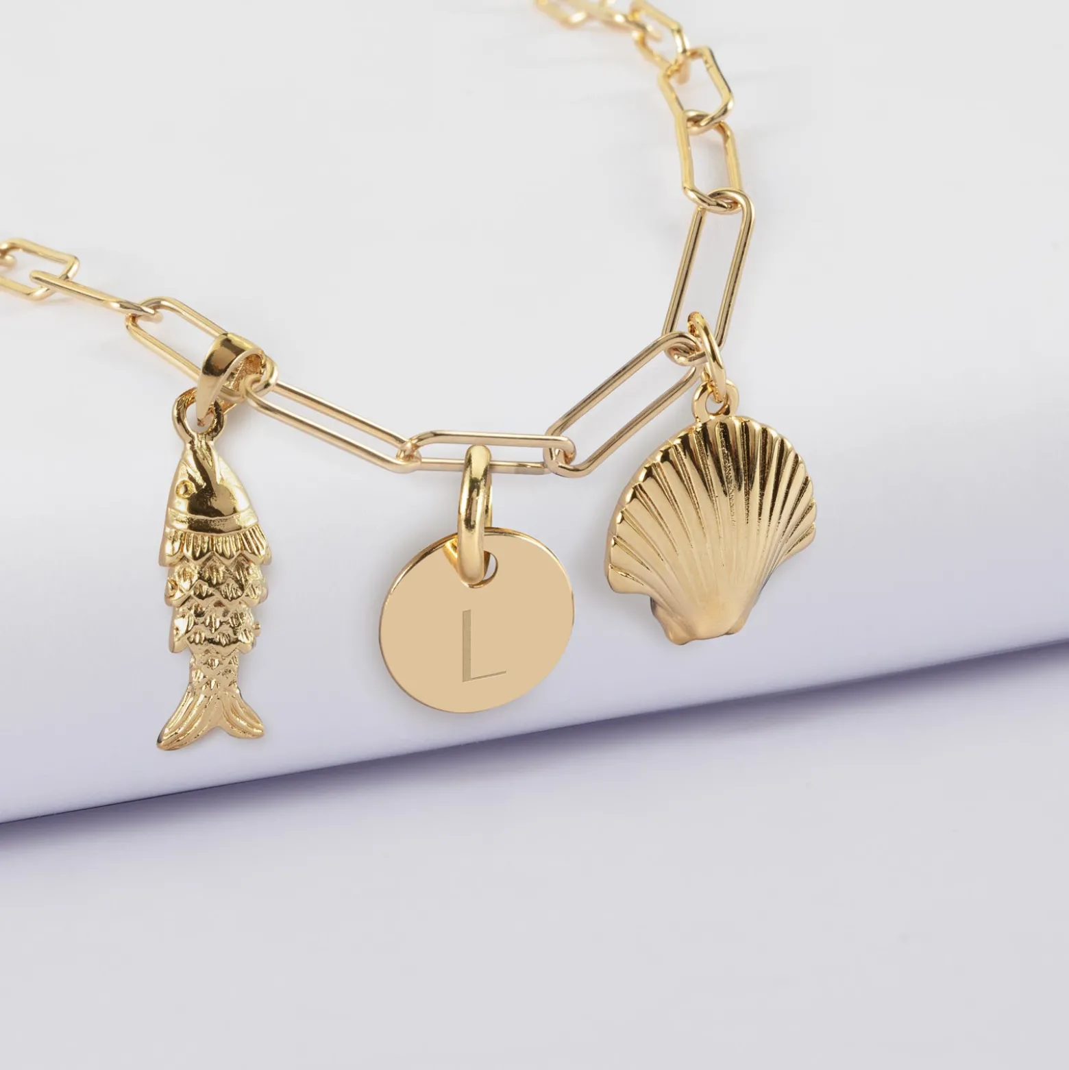 Collier personnalisé petites mailles médaille gravée plaqué or 10 mm et breloque(s) summer - à composer