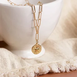 Collier personnalisé petites mailles médaille gravée plaqué or rose des vents texturée 14 mm