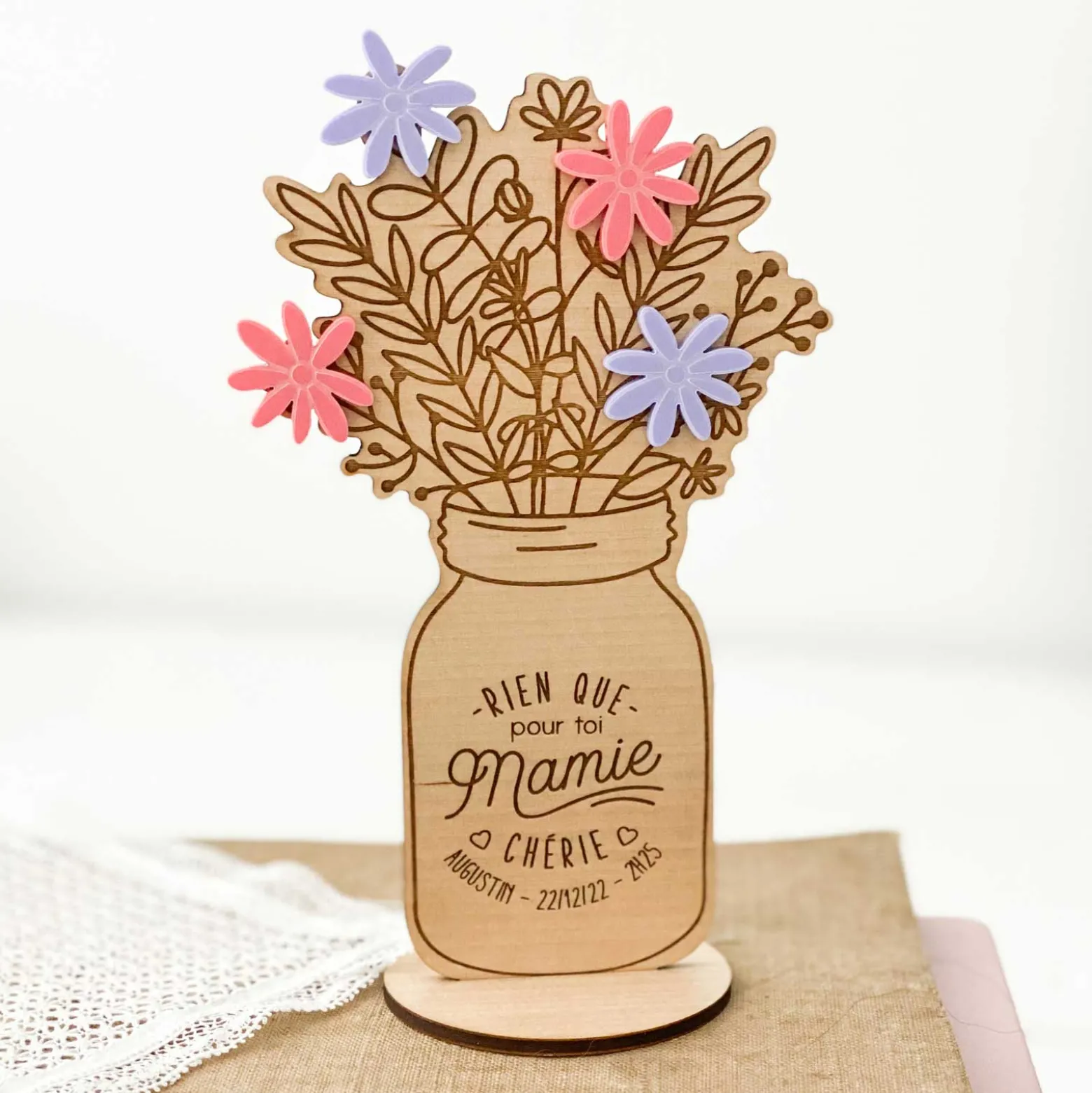 Décoration bouquet de fleurs personnalisé bois gravé 16x9 cm - Edition spéciale "Mamie chérie"