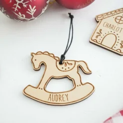 Décoration de Noël personnalisée bois gravé "Cheval à bascule"