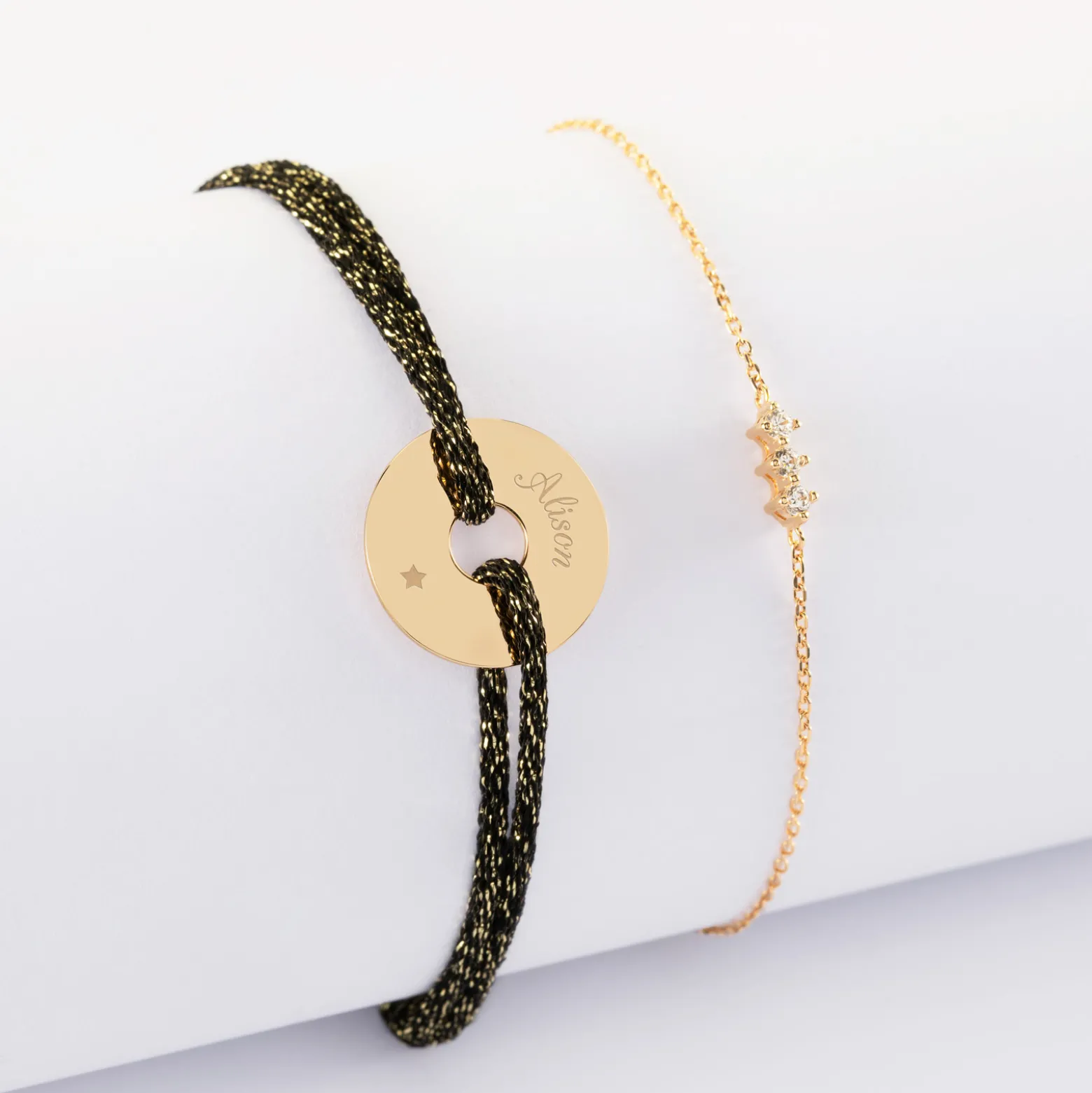 Duo bracelets personnalisés chaine trio scintillant et cordon pailleté médaille gravée plaqué or cible 16 mm