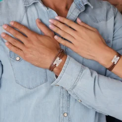 Duo de bracelets cuir personnalisés médailles gravées argent rectangles 2 trous 23x16 mm