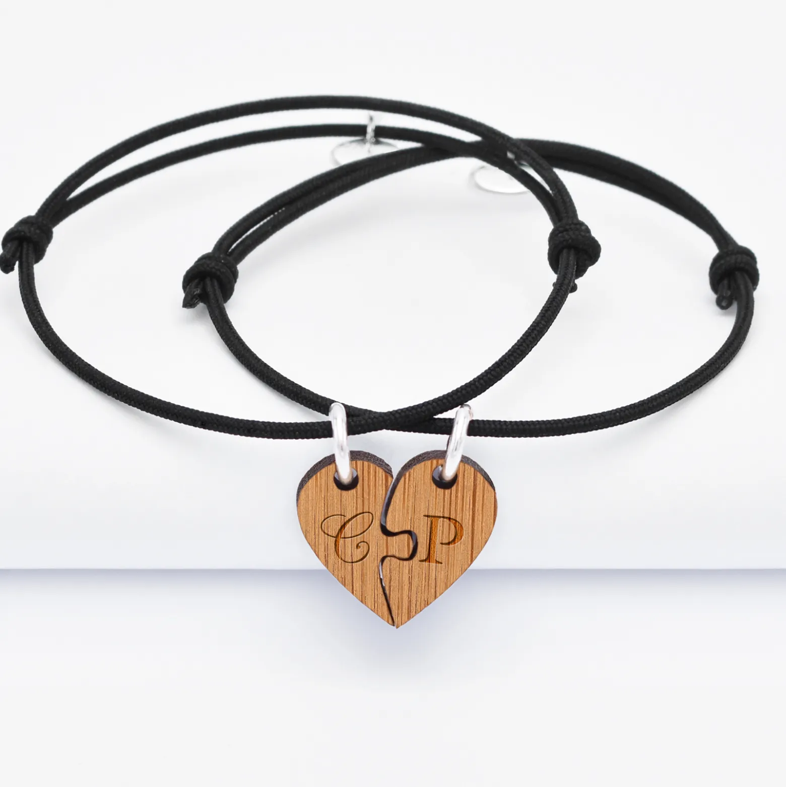 Duo de bracelets personnalisés médailles gravées bois "coeur inséparable"