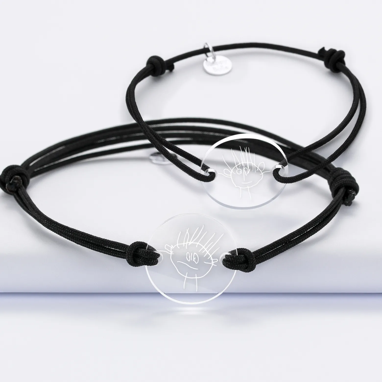Duo de bracelets personnalisés médailles gravées acrylique rondes 2 trous 21 mm