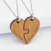 Duo de pendentifs personnalisés médailles gravées bois prénoms "coeur inséparable"