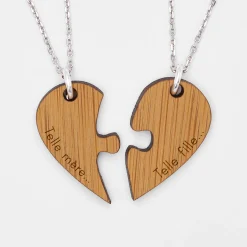 Duo de pendentifs personnalisés médailles gravées bois prénoms 