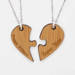 Duo de pendentifs personnalisés médailles gravées bois prénoms 