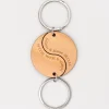 Duo de porte-clés personnalisés médailles gravées bois Yin & Yang